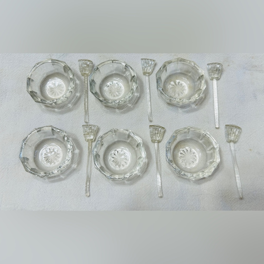 Vintage salt cellars with glass salt spoons, set of 6. Westmoreland, paneled.